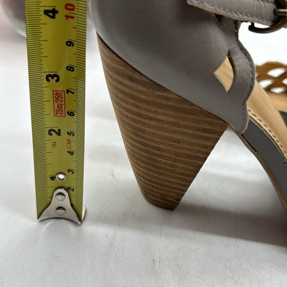 Crown Vintage Tea Cup Gray Cut Out Leather Gray Leather Sandals Size 9 MCH4979B - Picture 5 of 12